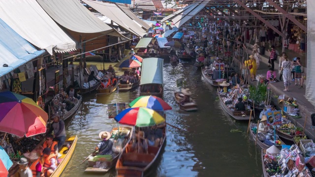 泰国Ratchaburi, Damnoen Saduak，最著名的传统水上市场和文化旅游目的地;放大-延时视频素材