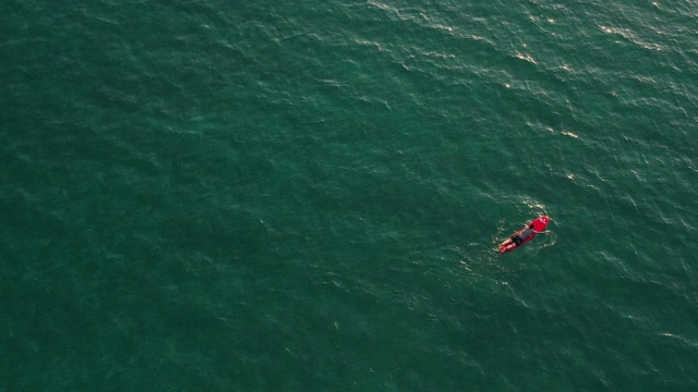 冲浪者去浪视频素材