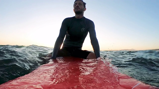 海里的冲浪者视频素材