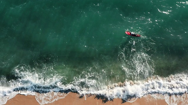 海里的冲浪者视频素材