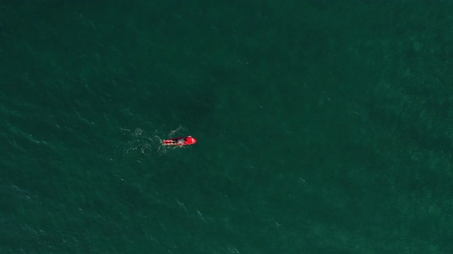 冲浪者去浪视频素材