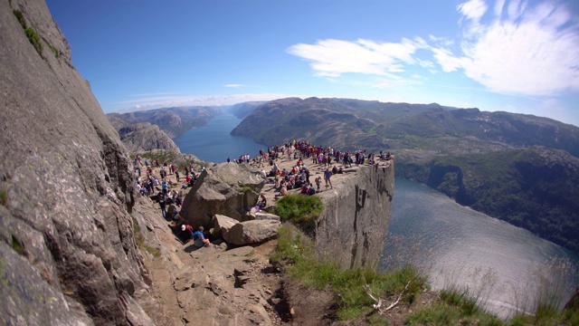 挪威- 2019年6月15日:布道石(Prekestolen)是挪威Ryfylke地区Forsand的著名旅游景点视频素材