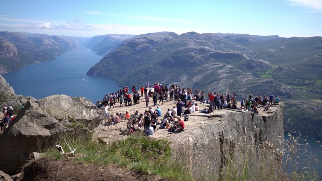 挪威- 2019年6月15日:布道石(Prekestolen)是挪威Ryfylke地区Forsand的著名旅游景点视频素材