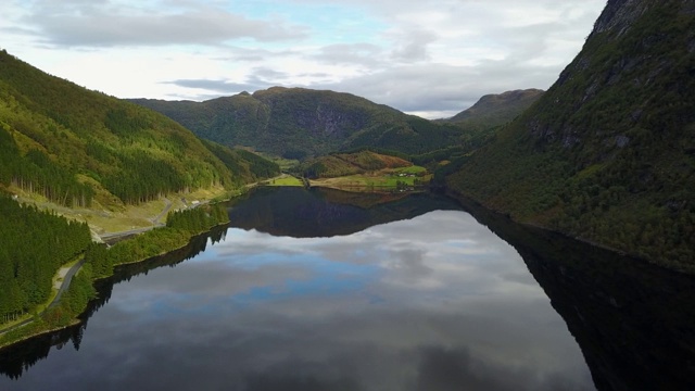 Geiranger峡湾和Lovatnet湖鸟瞰图在挪威视频素材