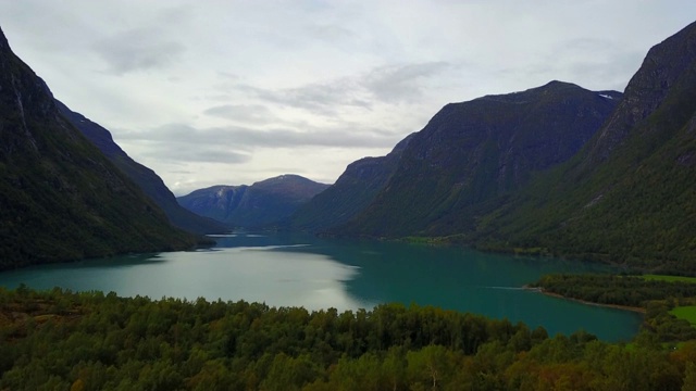 Geiranger峡湾和Lovatnet湖鸟瞰图在挪威视频素材