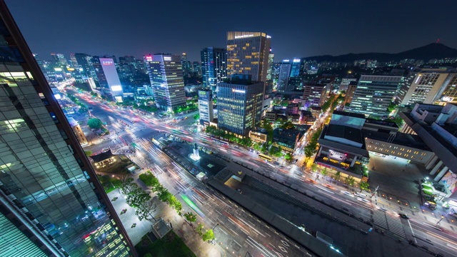 最后一次集会地点光华门广场和钟路世宗路十字路口夜间鸟瞰图视频素材