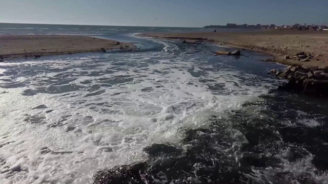 净化水的污水。视频素材