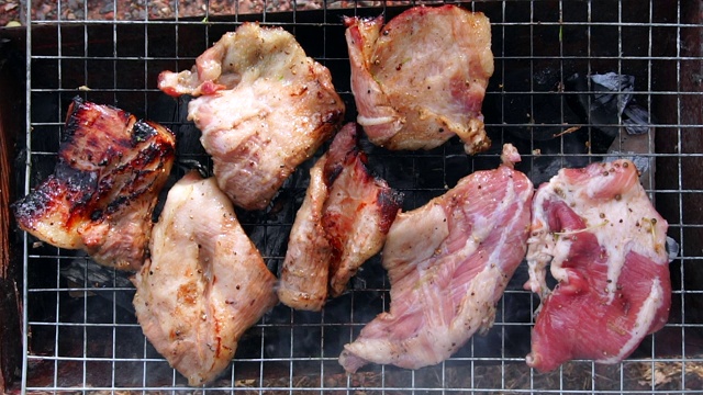 4K烧牛肉和烟视频素材