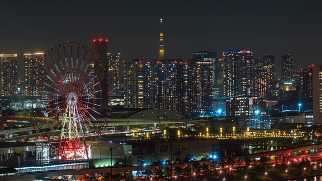 4K延时:放大东京的天空树和日本晚上的天际线视频素材