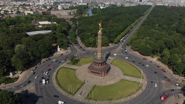 德国柏林，在Siegessäule Tiergarten附近的无人机镜头视频下载