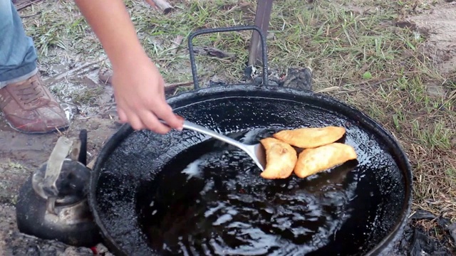 炸肉馅卷饼视频素材