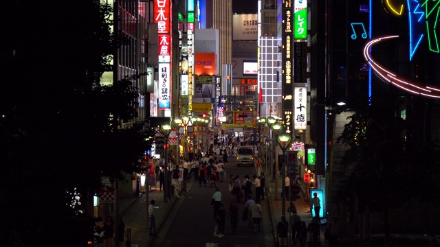 日本东京新宿购物街夜景视频素材