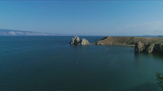 贝加尔湖标志布尔汗角夏季景观无人机镜头视频素材