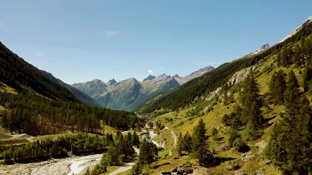 夏天在Lötschental山谷，瑞士视频下载