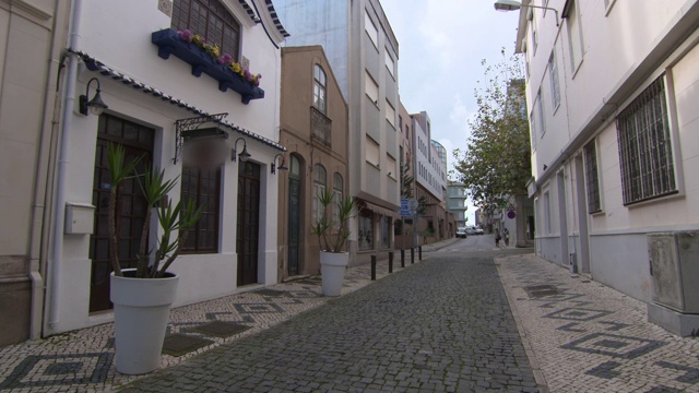 葡萄牙Figueira da Foz市的街道上的封锁镜头视频素材