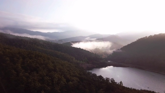 空中拍摄的云图，湖面上的云朵在日出视频素材