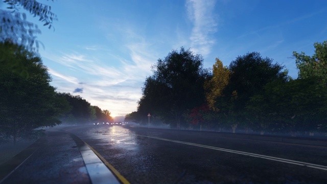 警察与摩托车在前面护送，在一个湿滑的道路上，温和的雨，正面的看法视频素材