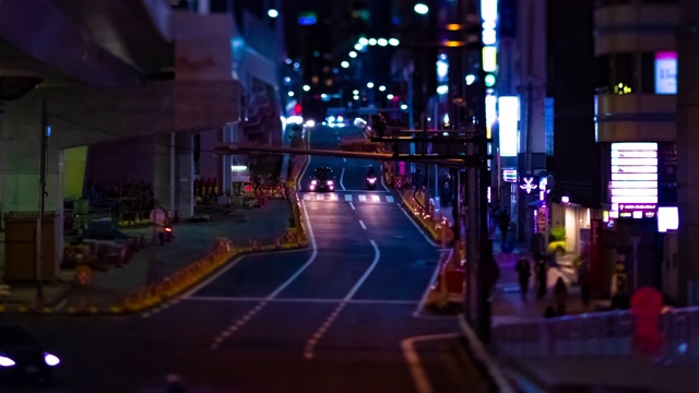 东京涩谷的霓虹街的夜景发生了倾斜视频素材