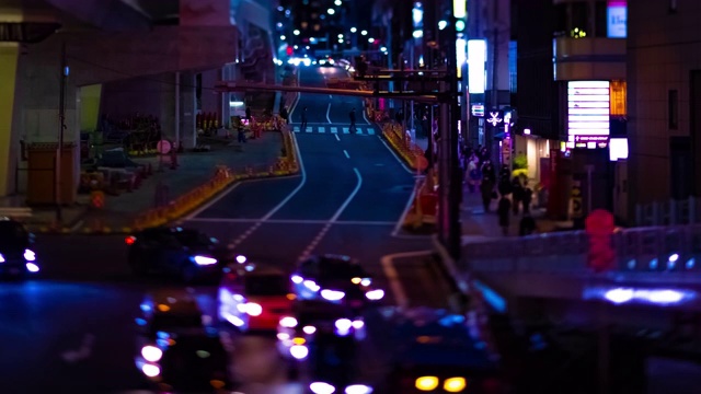 东京涩谷的霓虹街的夜景发生了倾斜视频素材