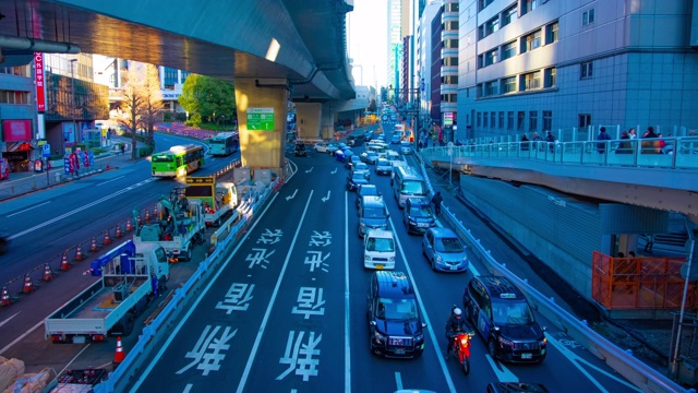 一段时间的城市街道在涉谷东京白天宽镜头视频素材