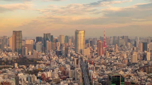 东京城市天际线在日本日落。视频素材