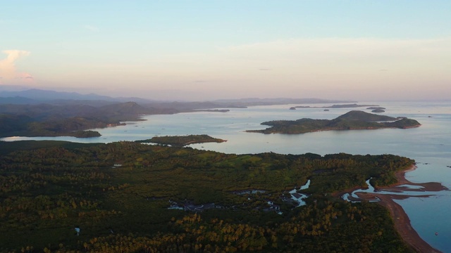 海景，早晨的岛屿。热带岛屿的日出。Caramoan群岛、菲律宾视频素材