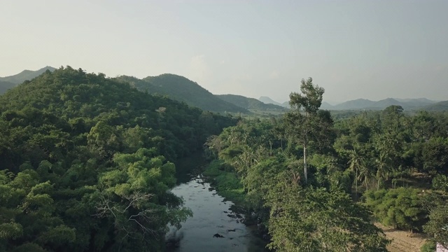 河流的鸟瞰图视频素材