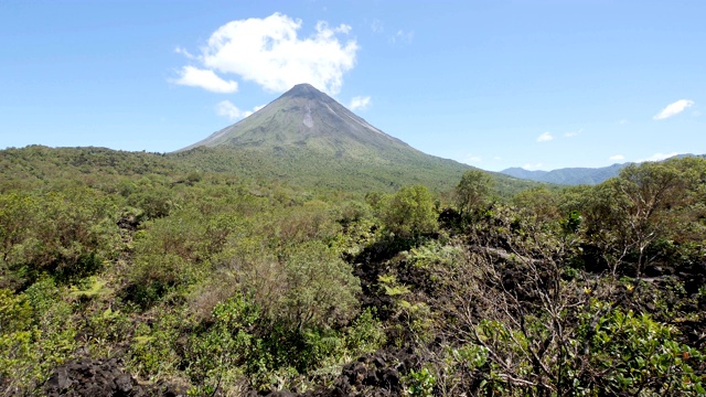 哥斯达黎加的阿雷纳尔火山国家公园视频素材