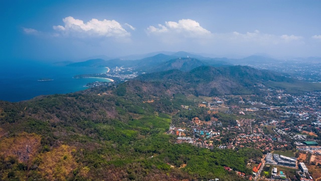 从空中俯瞰普吉岛的海滩和山脉。泰国视频素材