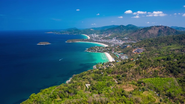 泰国普吉岛海岸线的高空坍塌。卡塔诺伊、卡塔和卡隆海滩在画面中视频素材