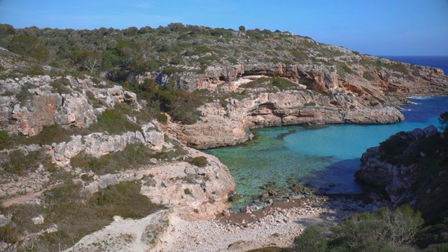 西班牙马略卡岛巴利阿里群岛上的小海湾Cala des Marmols视频素材