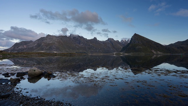 挪威Flakstad岛的Volandstind山的时间流逝视频素材