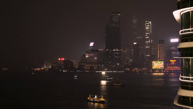 香港九龙天际线夜景与过往船只视频素材