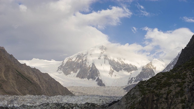 喀喇昆仑山帕苏峰和冰川在早晨的时间流逝视频素材