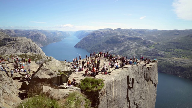 挪威- 2019年6月15日:布道石(Prekestolen)是挪威Ryfylke地区Forsand的著名旅游景点视频素材