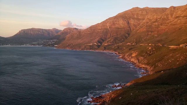 查普曼的Peak Drive位于大西洋海岸的豪特湾和诺德胡克之间，是南非开普敦美丽的风景视频素材