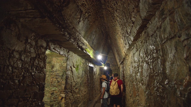 玛雅神庙内部走廊。帕伦克遗址。a形拱门的碑铭寺。墨西哥恰帕斯视频素材