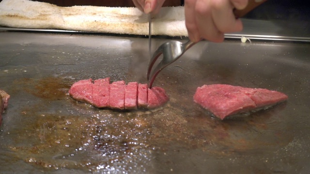 慢动作烹饪神户和牛烧烤烧肉视频素材