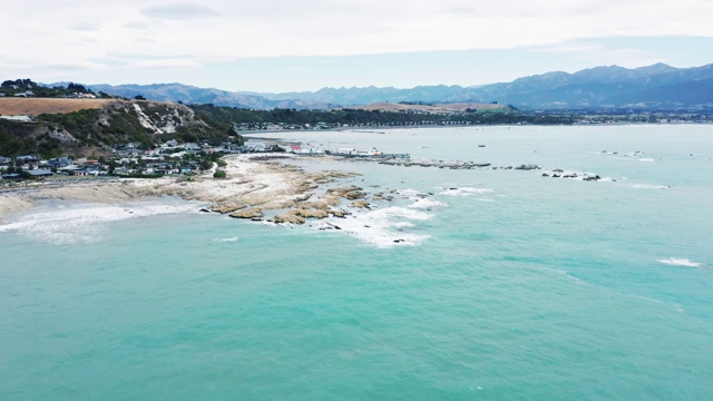 鸟瞰图Kaikōura，新西兰南岛东海岸的一个小镇。视频素材