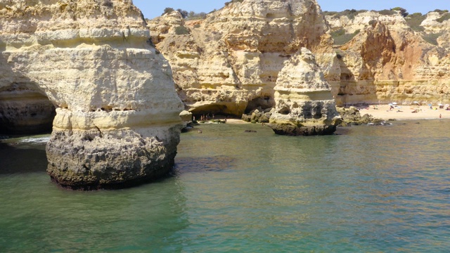 海洋海滩在葡萄牙鸟瞰图视频素材