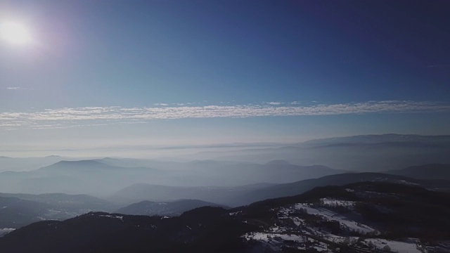 令人惊叹的景观，无尽的分层山顶和山脉视频素材