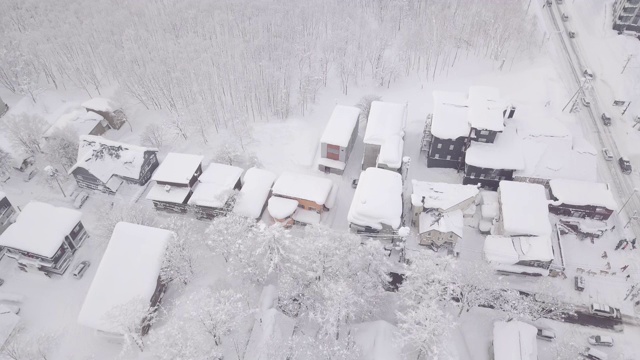 日本二世谷的冬天。(4 k航拍视频)视频素材