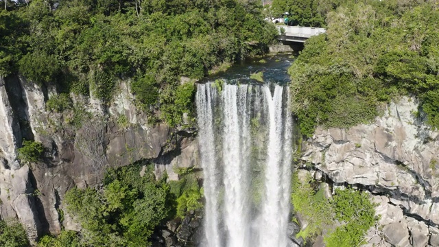 Jeongbang Falls / Seogwipo-si，济州岛，韩国视频素材