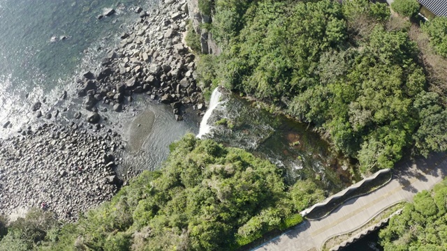 Jeongbang Falls / Seogwipo-si，济州岛，韩国视频素材