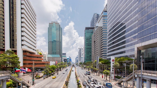 时间流逝泰国曼谷萨通路，由于冠状病毒，COVID-19，根据紧急状态法视频素材