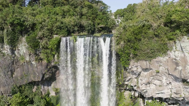 Jeongbang Falls / Seogwipo-si，济州岛，韩国视频素材