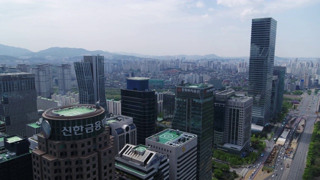 韩国首尔Yeouido Stock Street / yeongdegpo -gu的摩天大楼视频素材