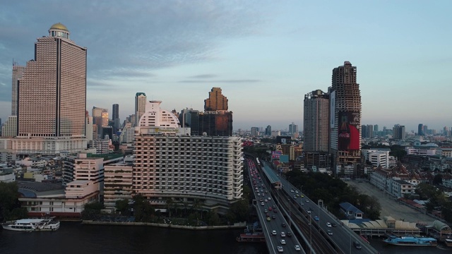 曼谷现代城市建筑日落天空与河流视频素材