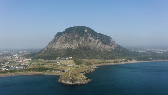 三班山和永美日海滩(龙的头海岸)/西浦西，济州岛，韩国视频素材