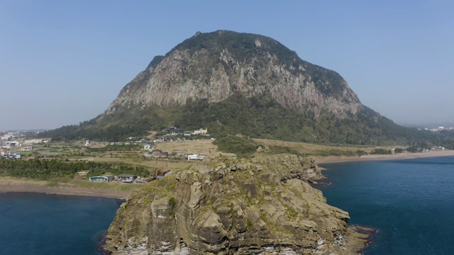 三班山和永美日海滩(龙的头海岸)/西浦西，济州岛，韩国视频素材